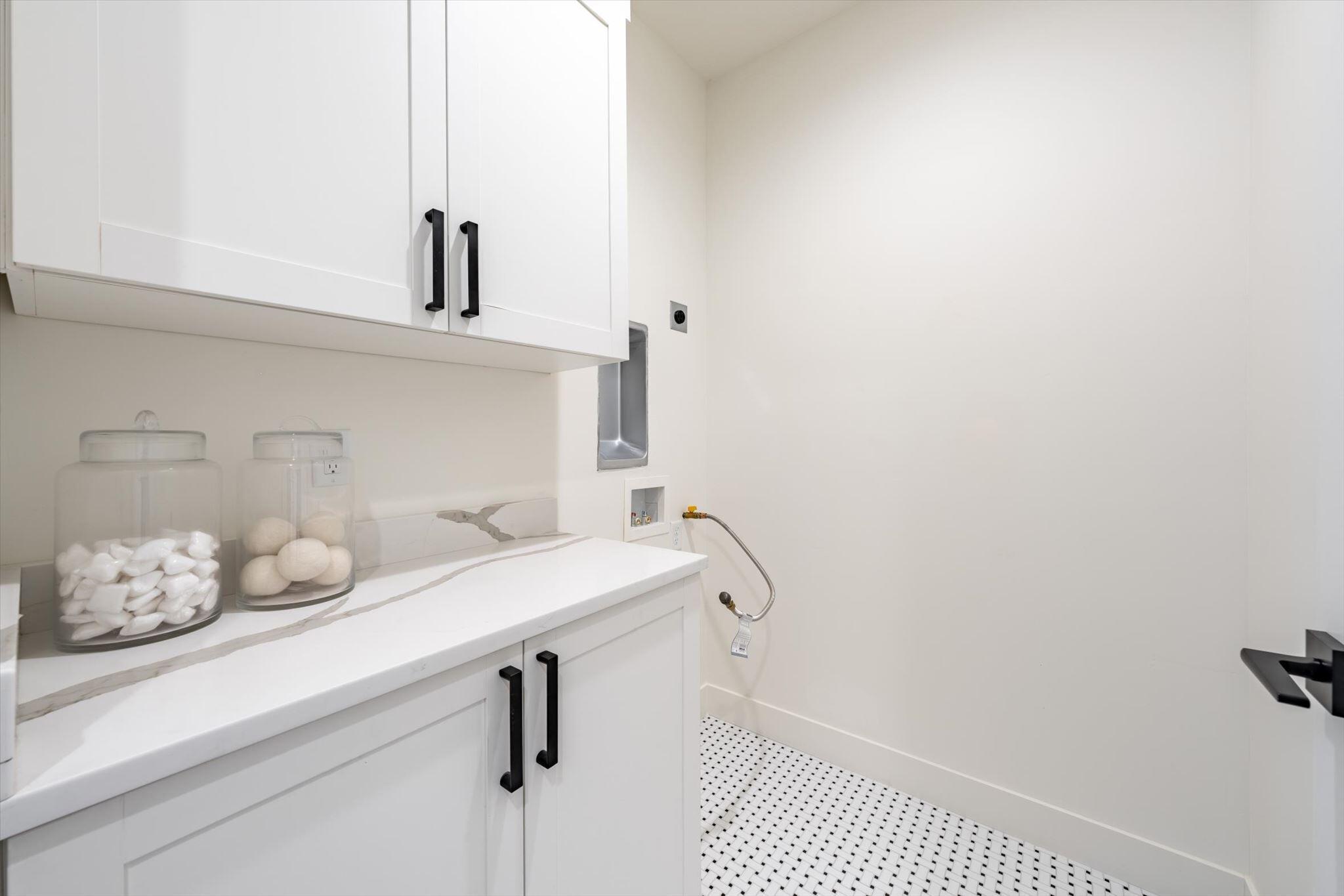 LEDGES OF SG HILLCREST - Residential
