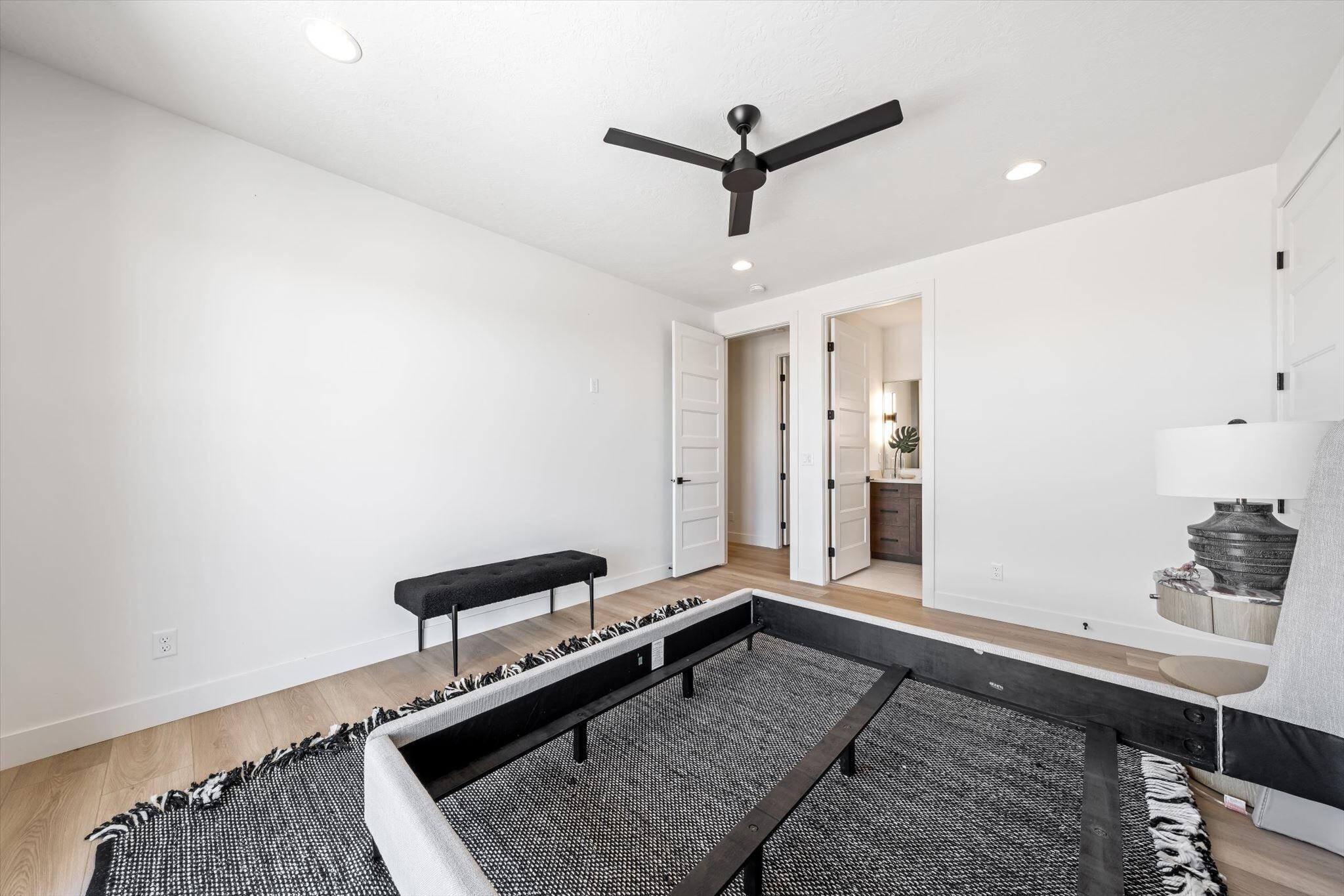 LEDGES OF SG HILLCREST - Residential