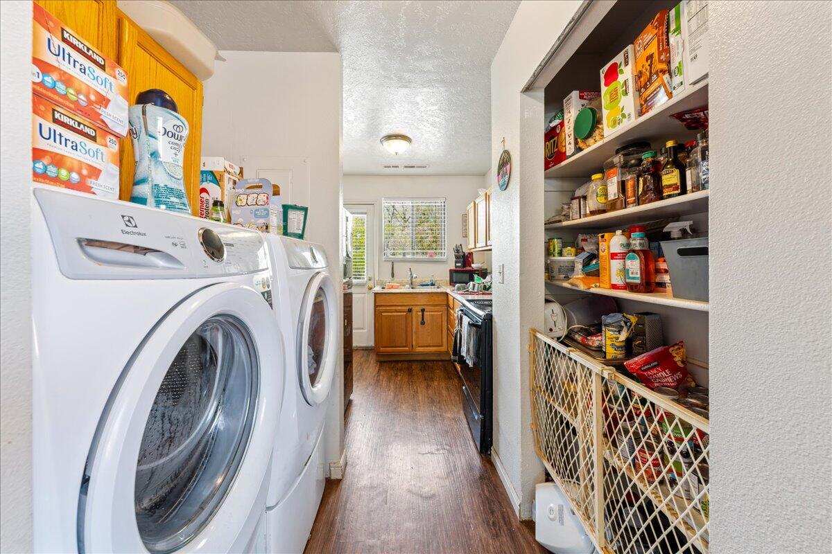 HURRICANE TOWNSITE - Residential Income