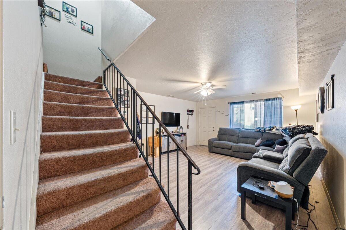 HURRICANE TOWNSITE - Residential Income