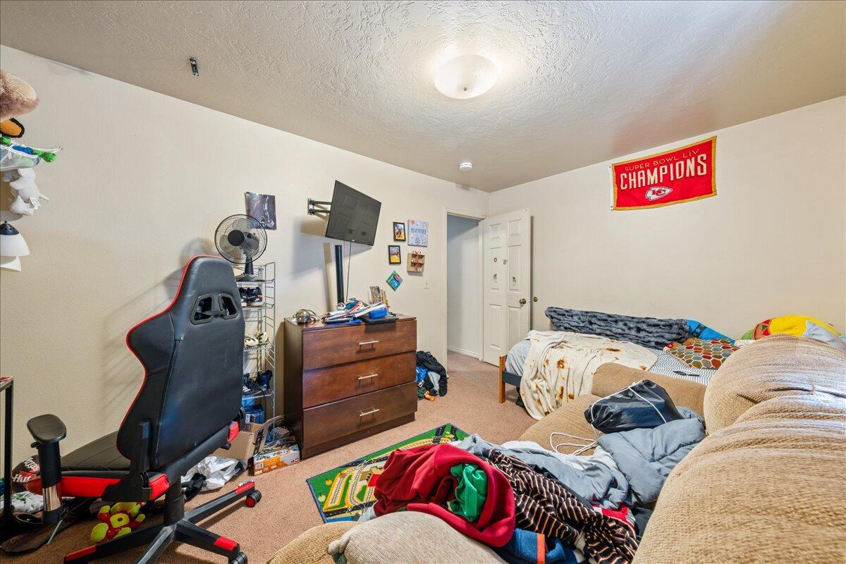 HURRICANE TOWNSITE - Residential Income