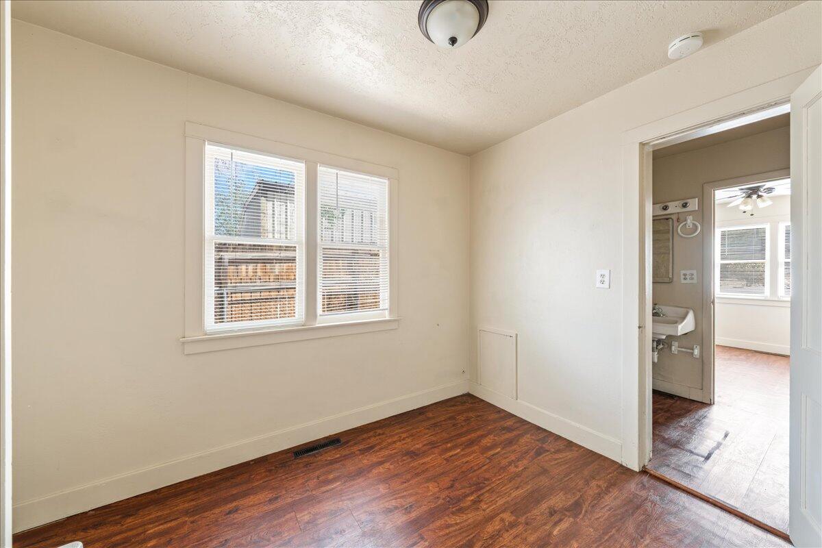 HURRICANE TOWNSITE - Residential Income