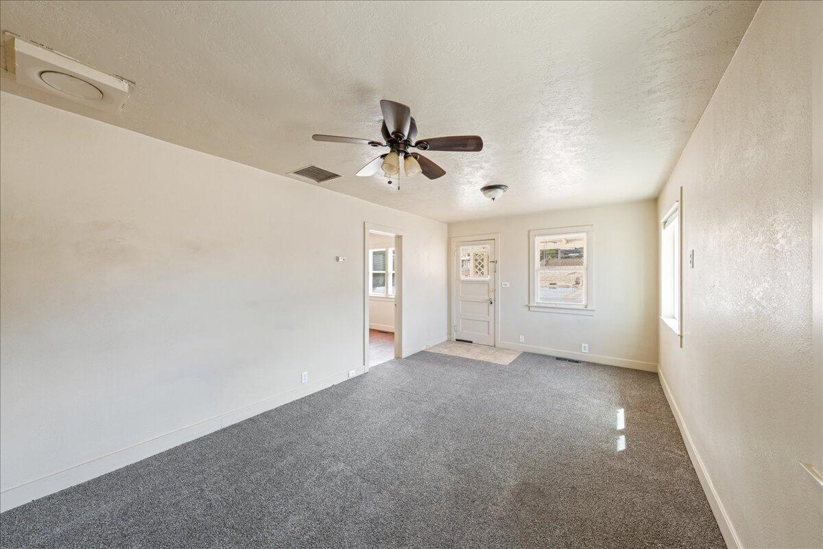 HURRICANE TOWNSITE - Residential Income