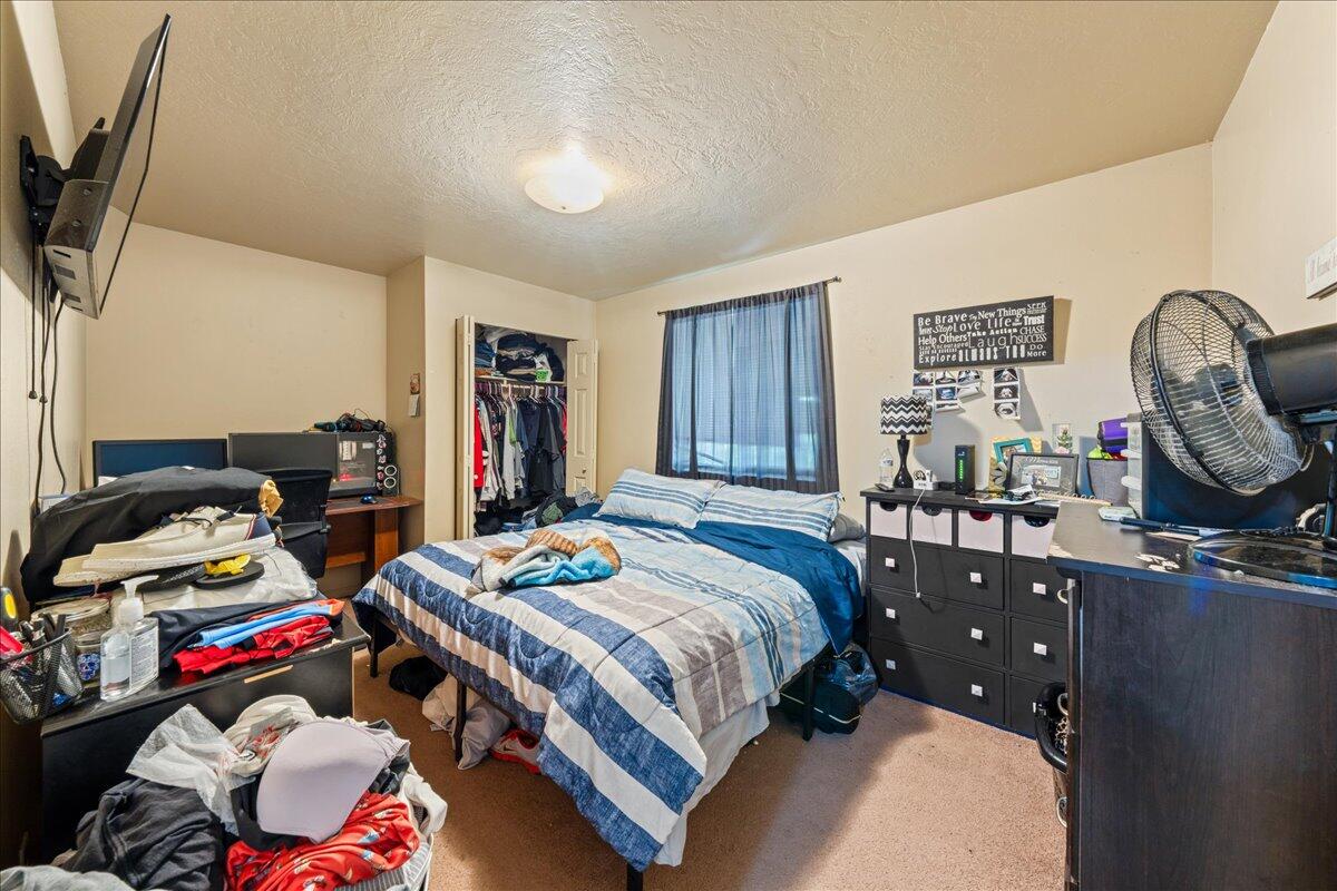 HURRICANE TOWNSITE - Residential Income