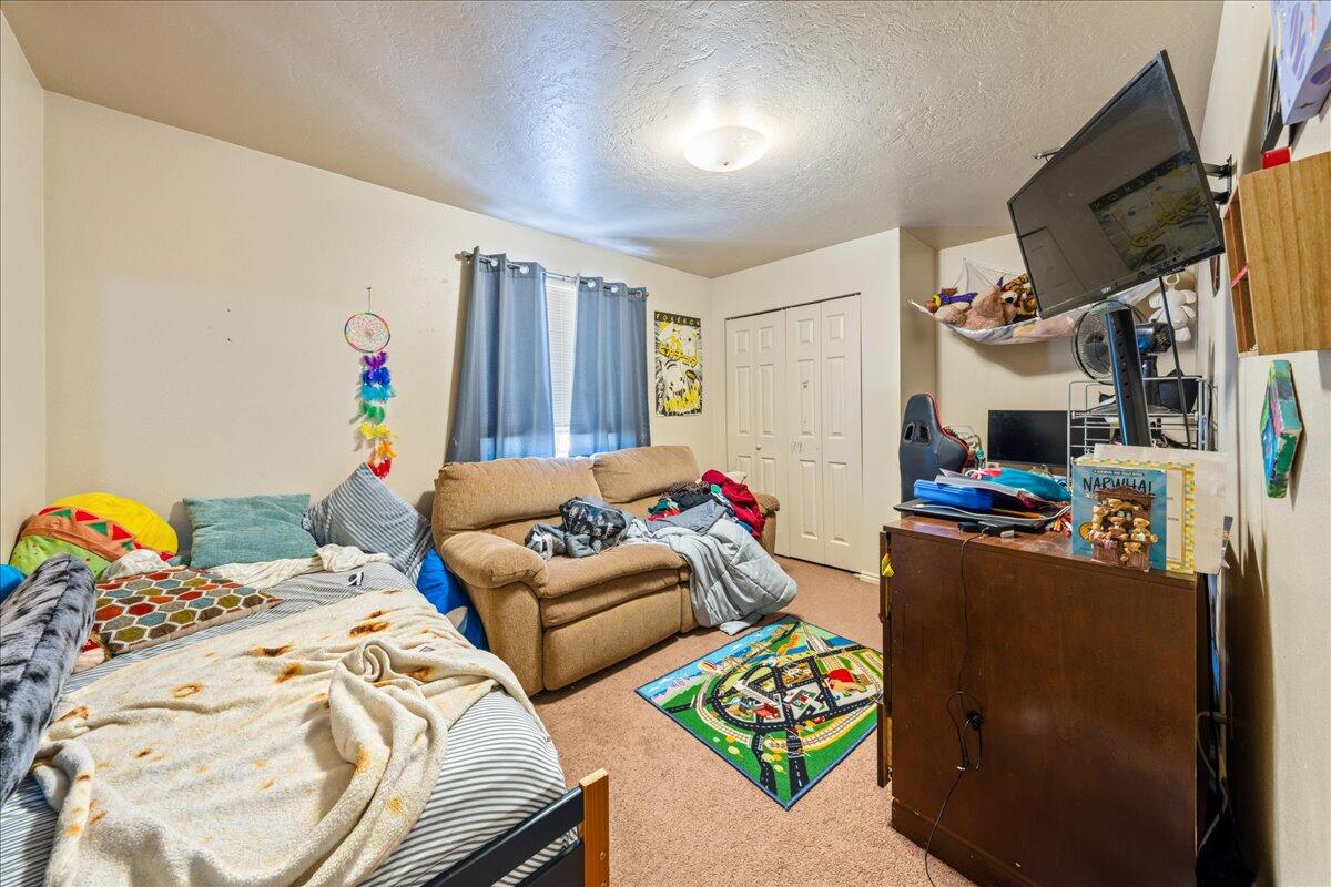 HURRICANE TOWNSITE - Residential Income