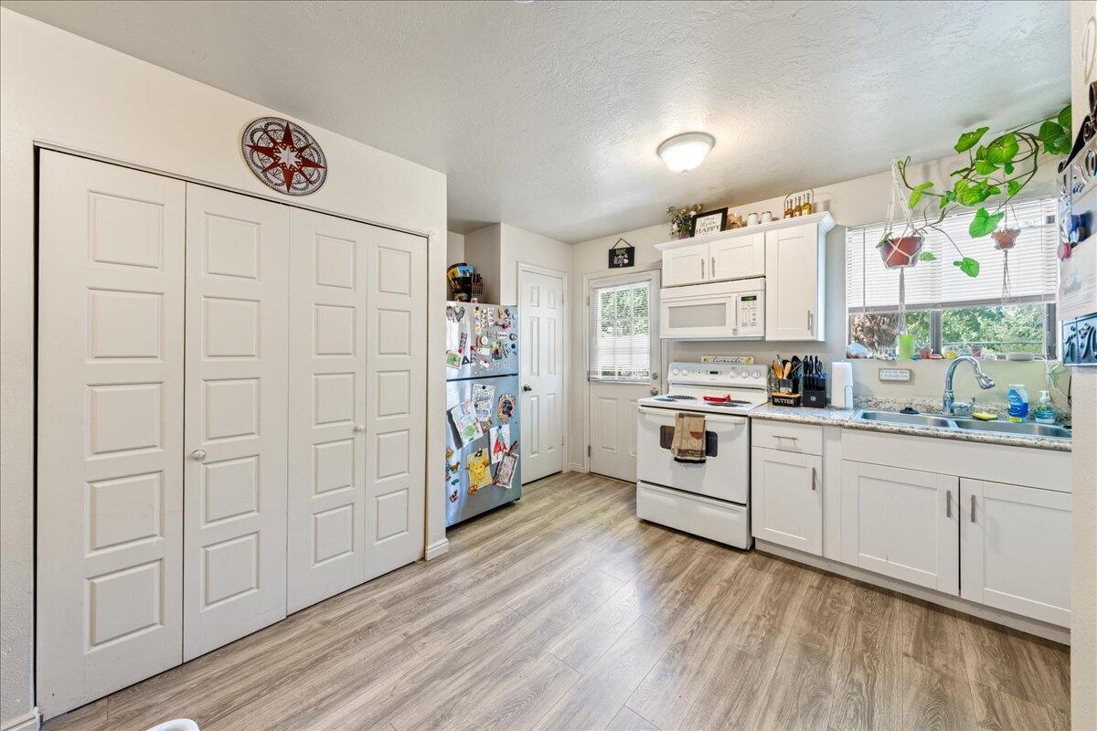 HURRICANE TOWNSITE - Residential Income