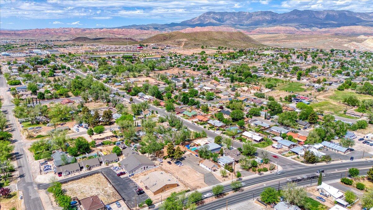 HURRICANE TOWNSITE - Residential Income