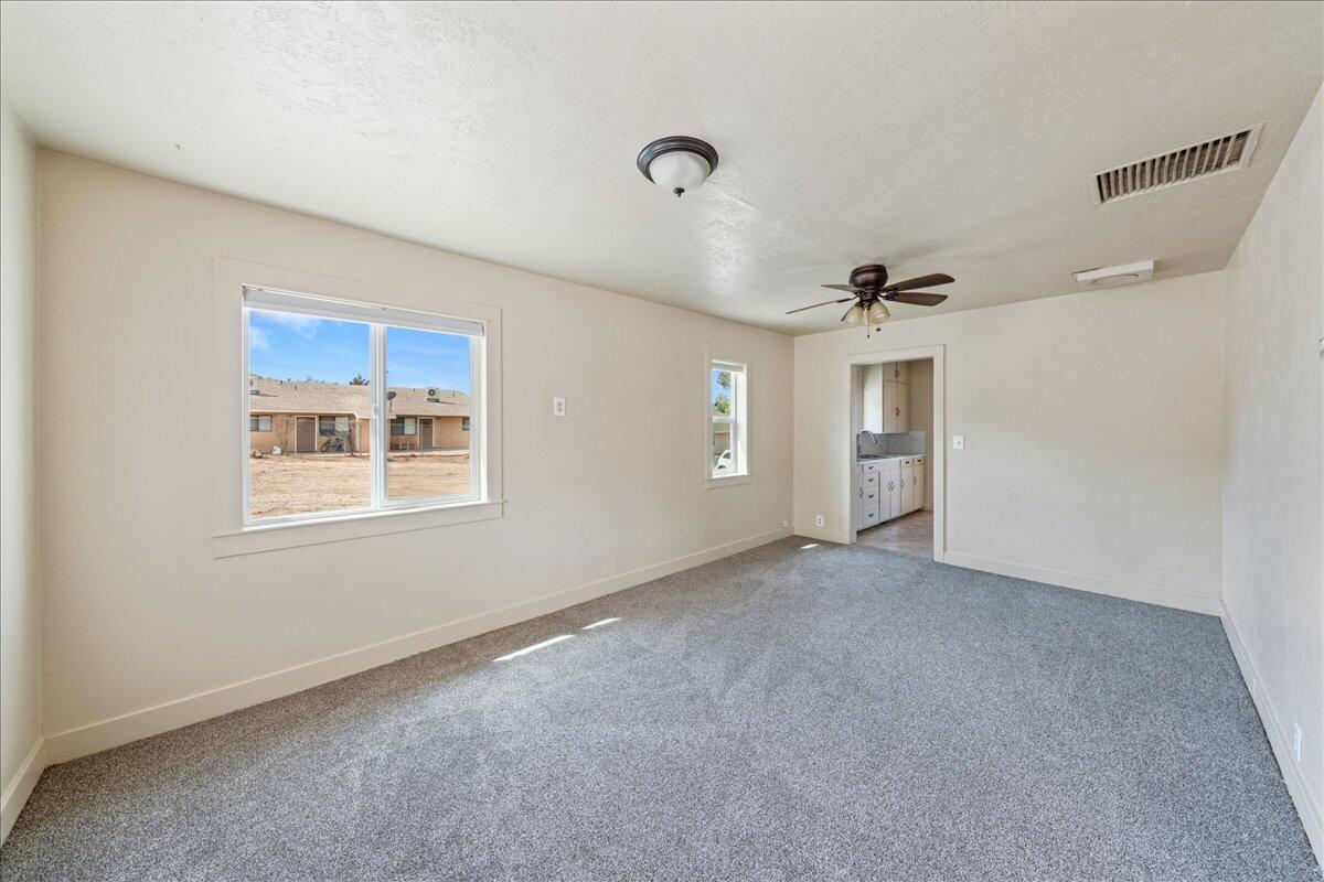 HURRICANE TOWNSITE - Residential Income