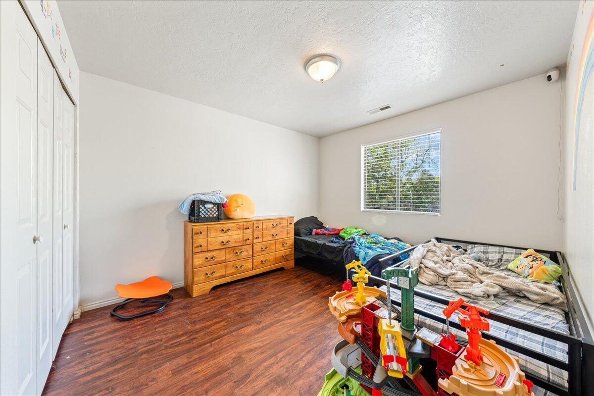 HURRICANE TOWNSITE - Residential Income