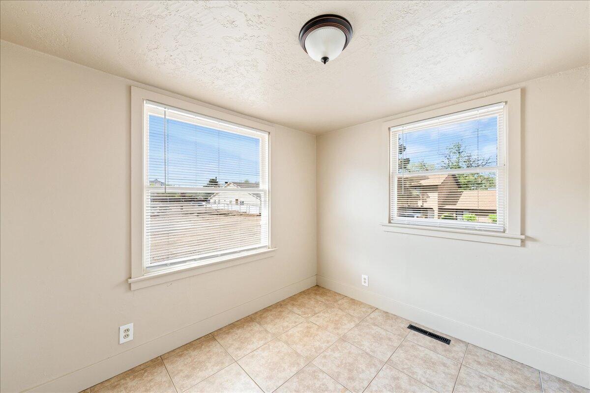 HURRICANE TOWNSITE - Residential Income