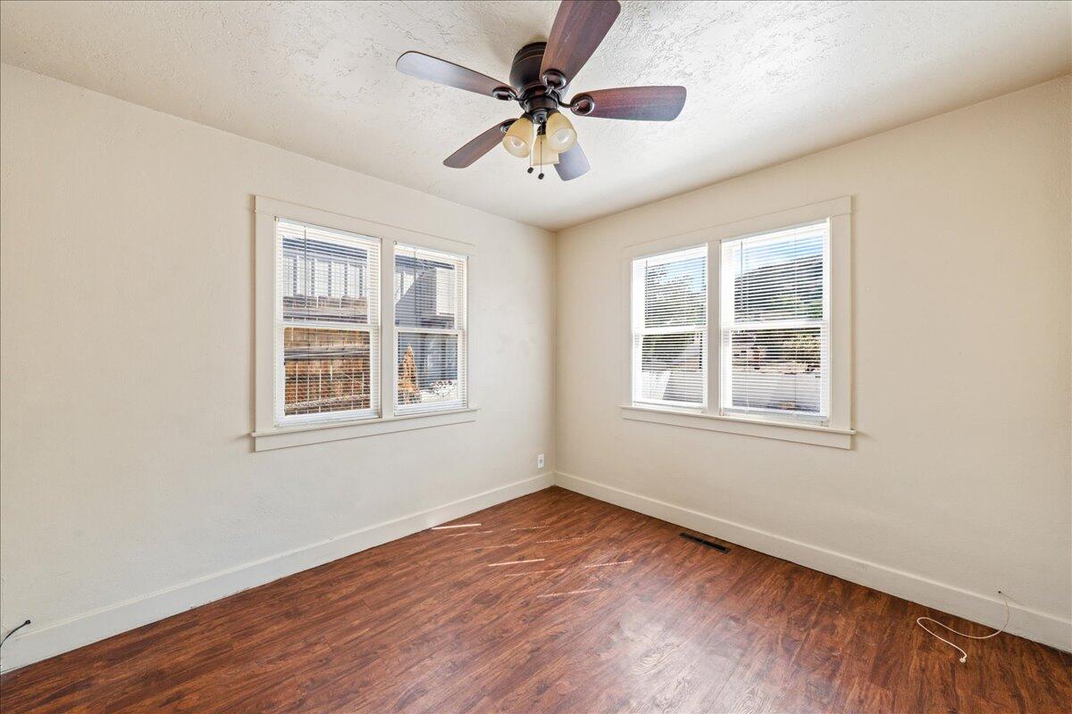 HURRICANE TOWNSITE - Residential Income