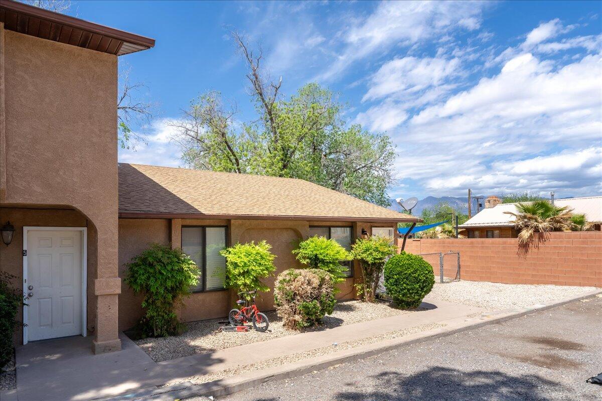 HURRICANE TOWNSITE - Residential Income