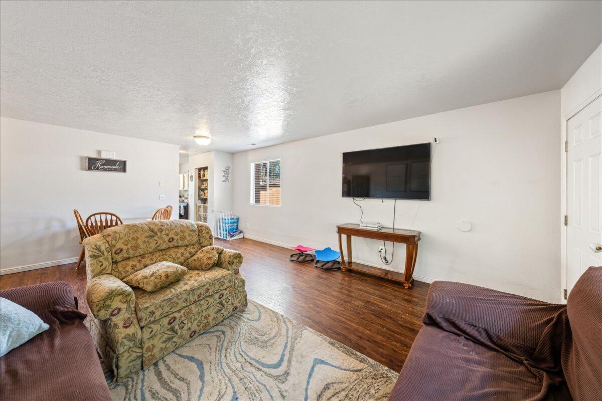 HURRICANE TOWNSITE - Residential Income