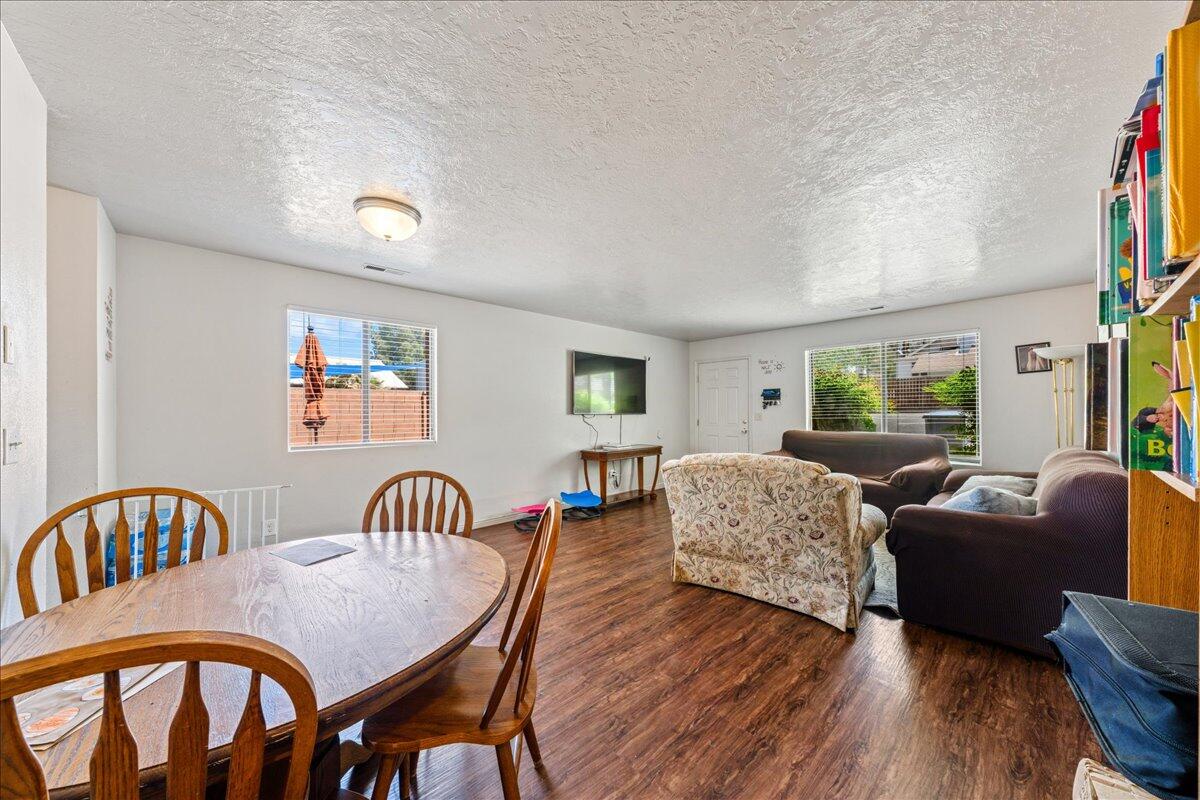 HURRICANE TOWNSITE - Residential Income