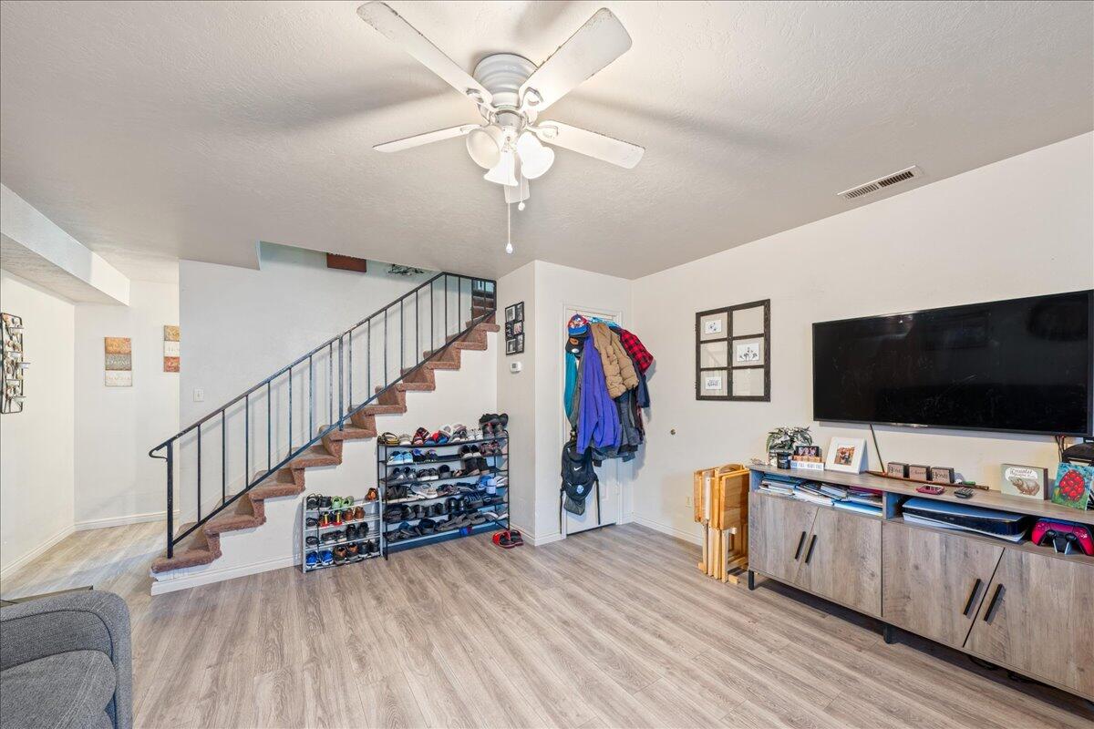 HURRICANE TOWNSITE - Residential Income