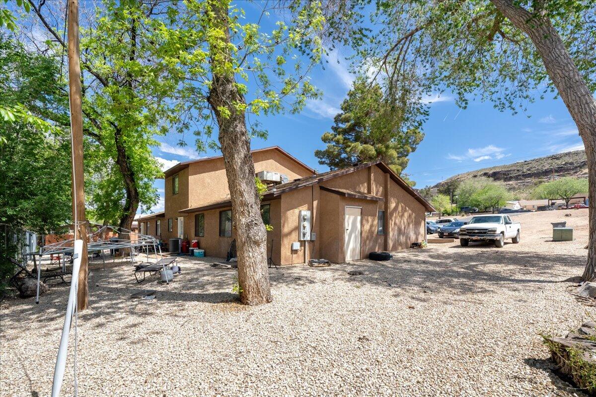 HURRICANE TOWNSITE - Residential Income