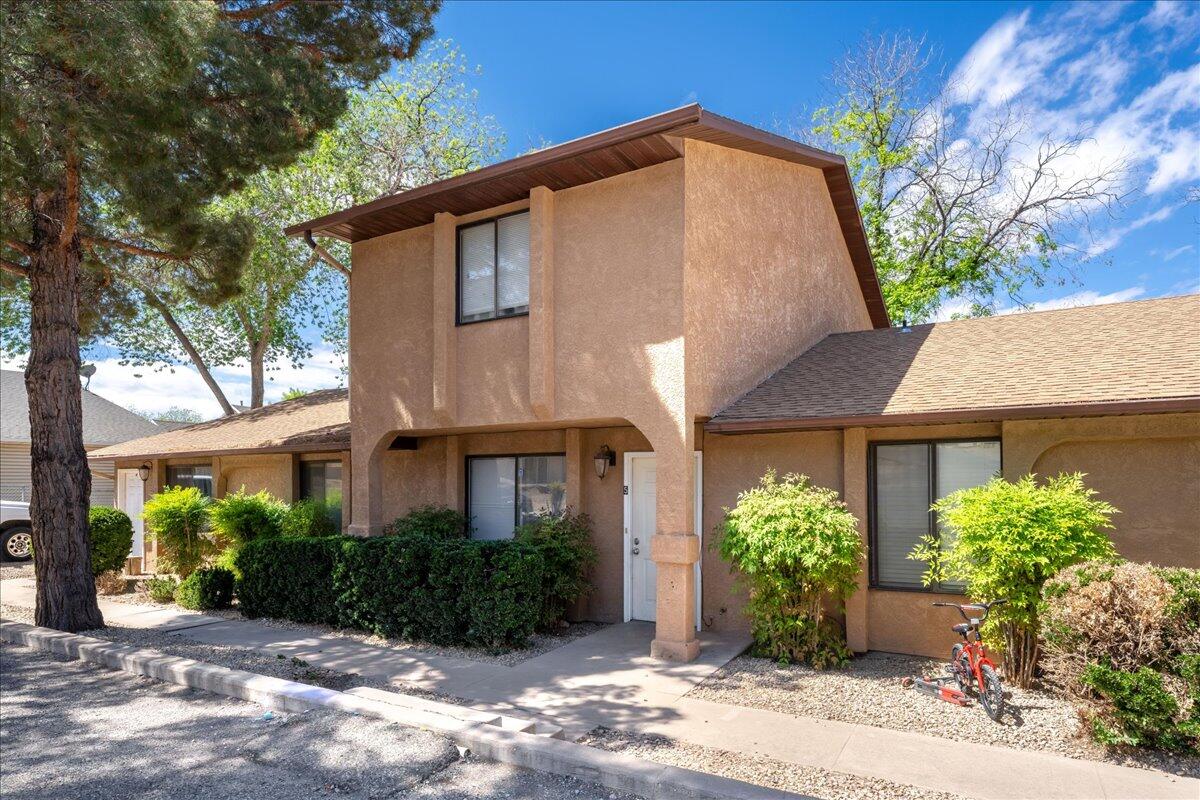 HURRICANE TOWNSITE - Residential Income