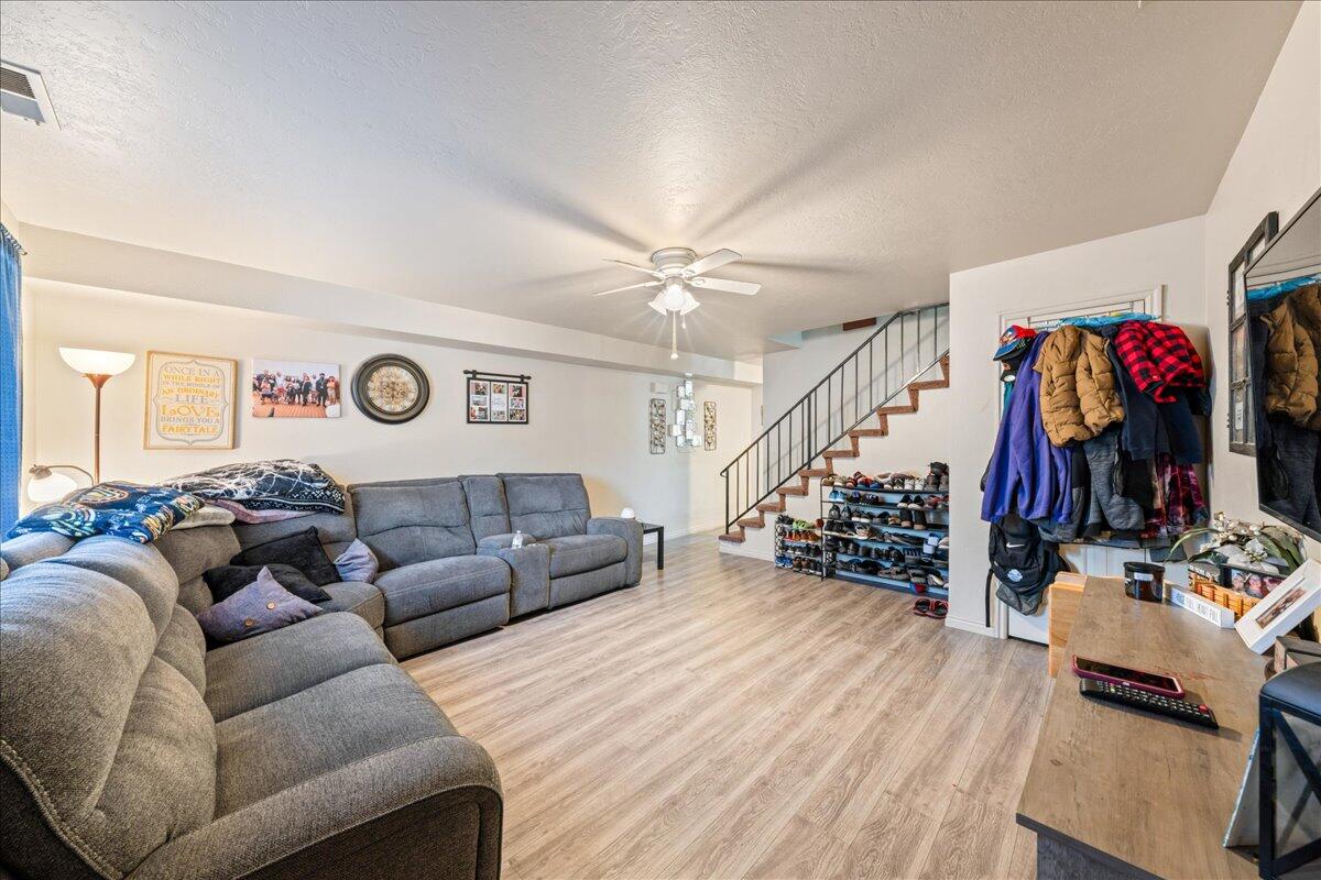 HURRICANE TOWNSITE - Residential Income