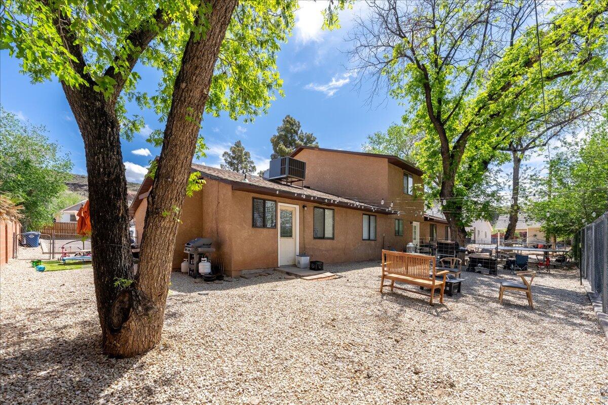 HURRICANE TOWNSITE - Residential Income