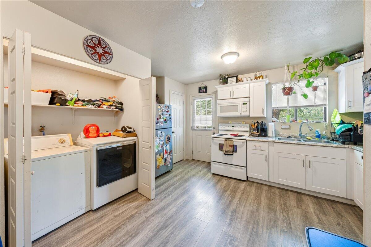 HURRICANE TOWNSITE - Residential Income