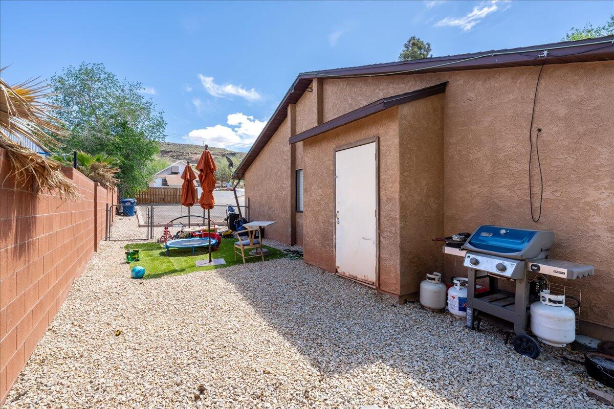 HURRICANE TOWNSITE - Residential Income