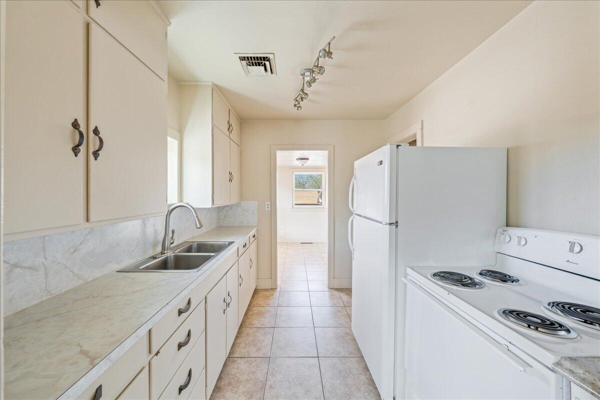 HURRICANE TOWNSITE - Residential Income