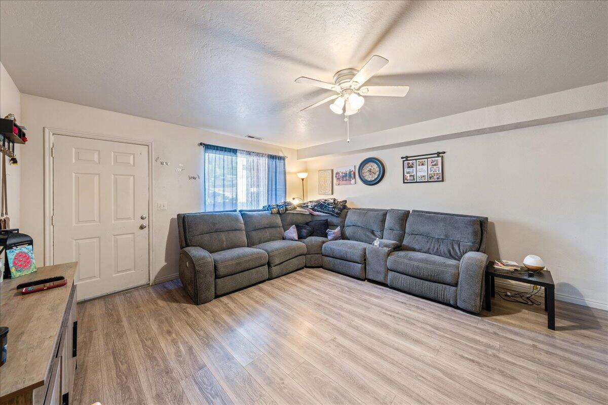 HURRICANE TOWNSITE - Residential Income