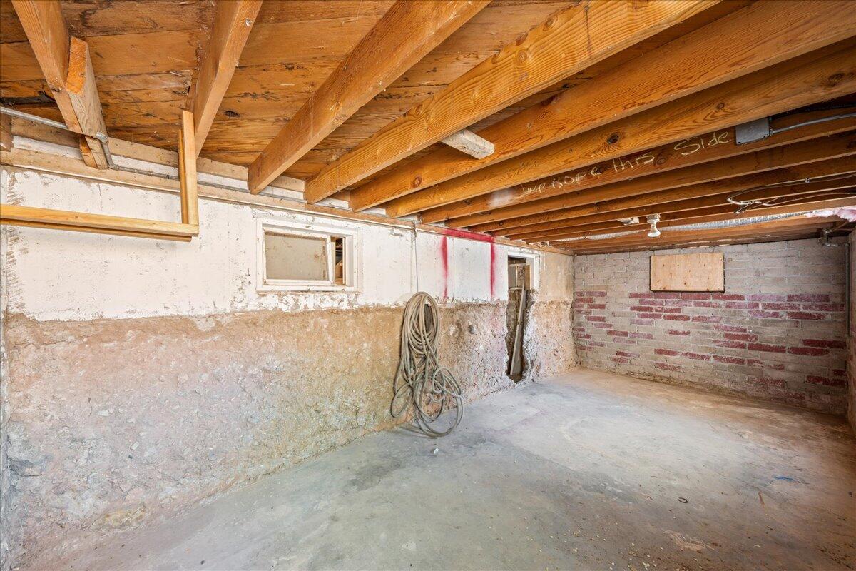 HURRICANE TOWNSITE - Residential Income