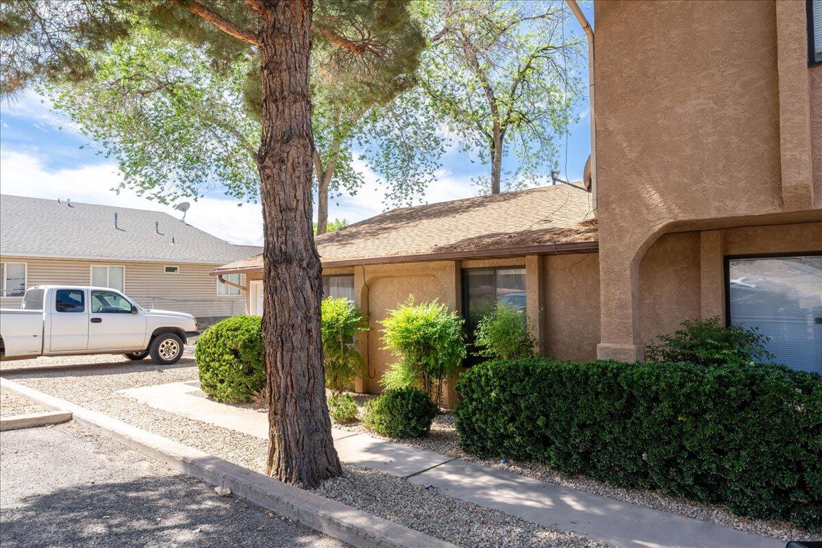 HURRICANE TOWNSITE - Residential Income