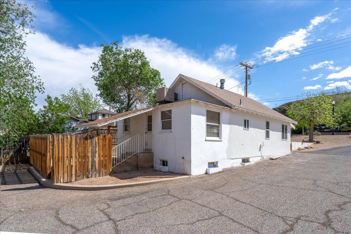 HURRICANE TOWNSITE - Residential Income