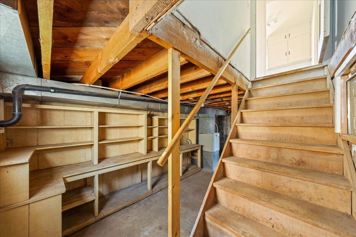 HURRICANE TOWNSITE - Residential Income