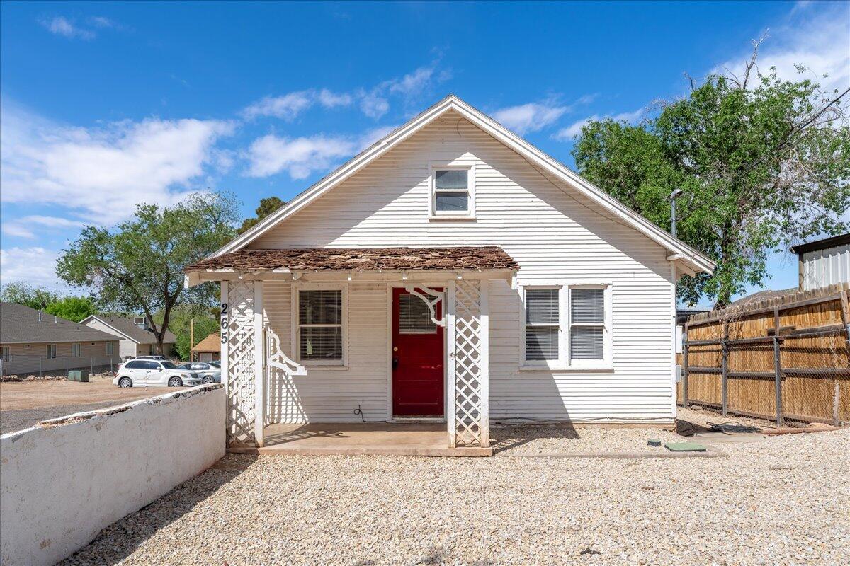 HURRICANE TOWNSITE - Residential Income