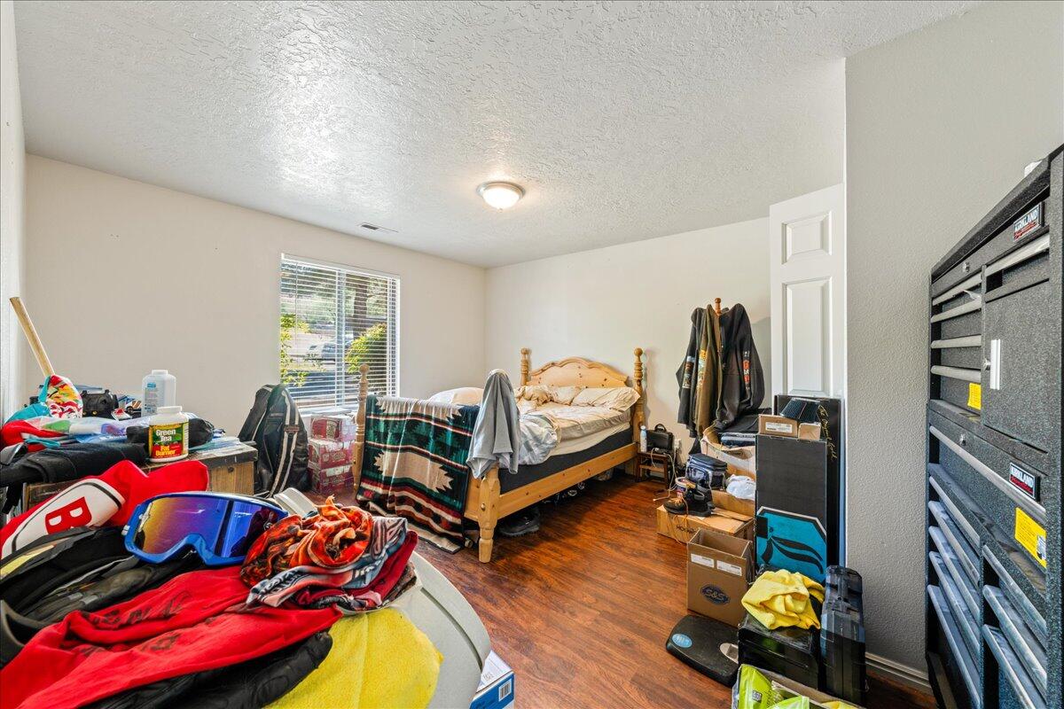 HURRICANE TOWNSITE - Residential Income