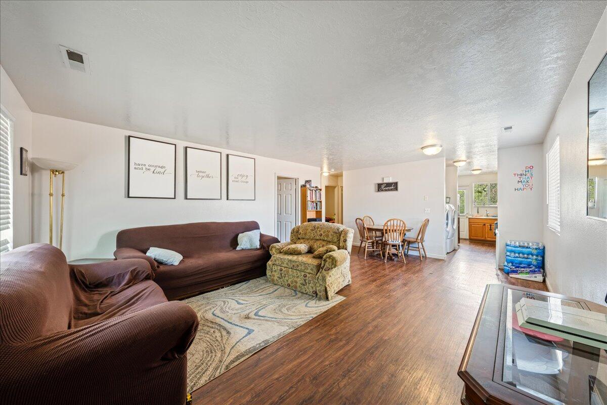 HURRICANE TOWNSITE - Residential Income