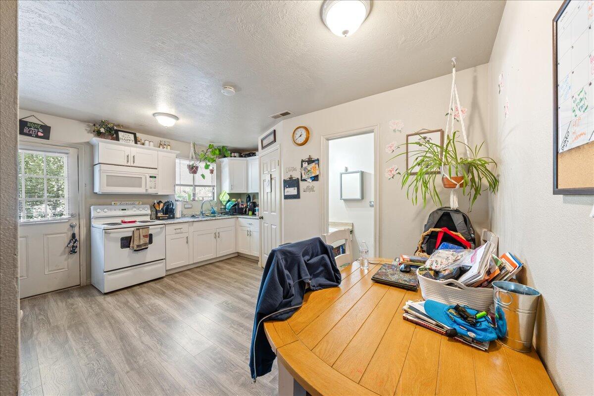 HURRICANE TOWNSITE - Residential Income