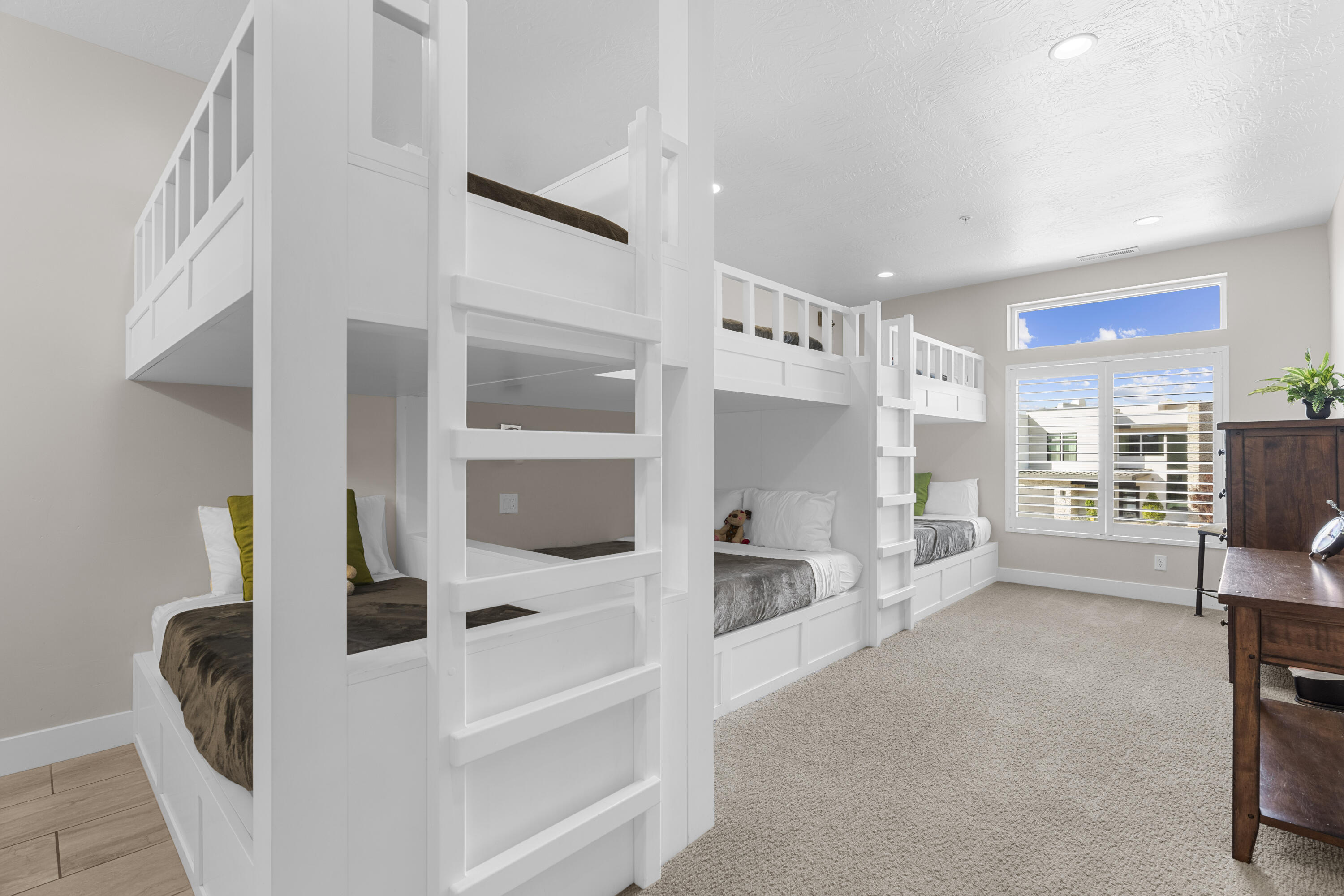 10 DIAGONAL CONDOS - Residential