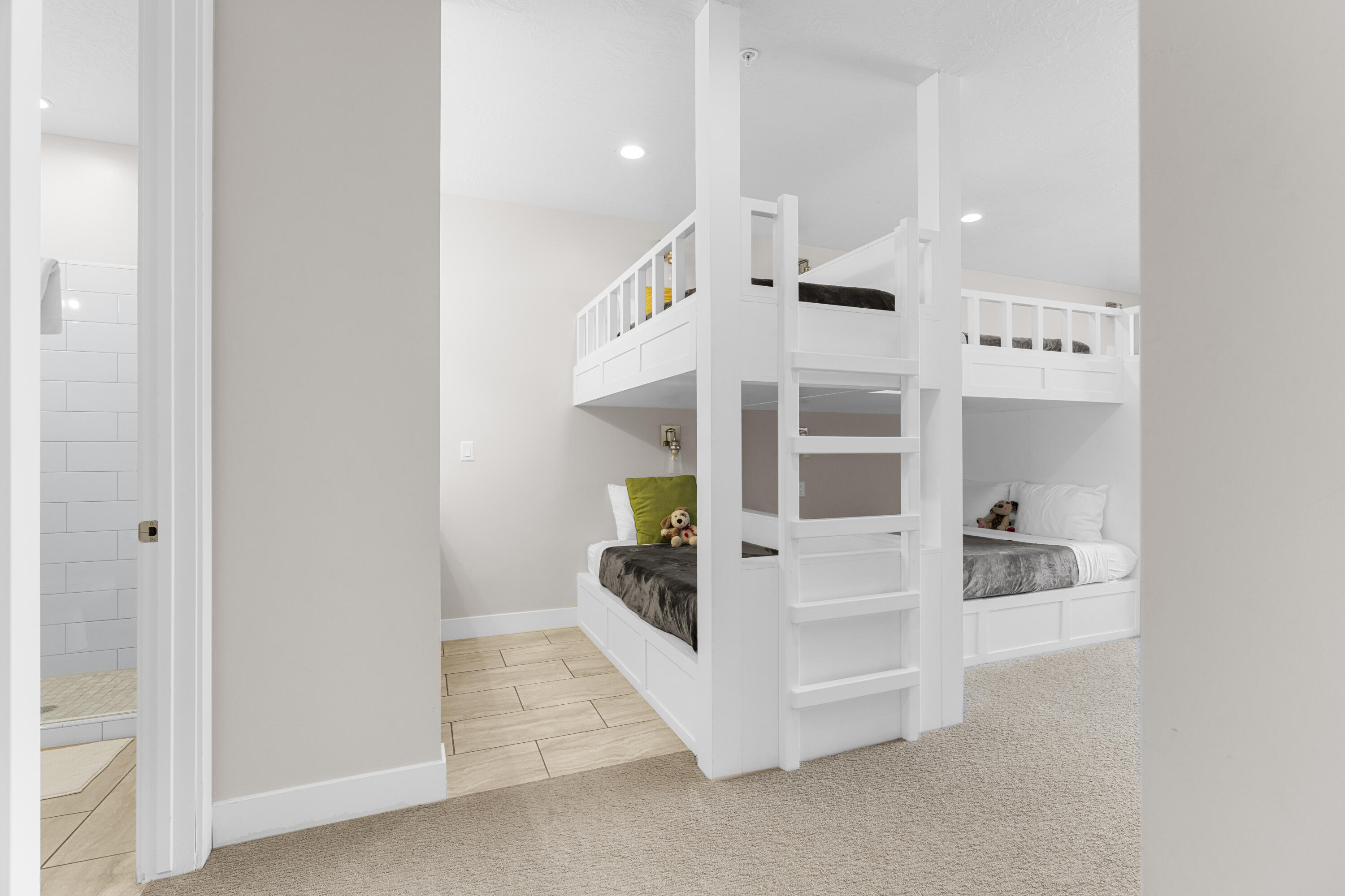 10 DIAGONAL CONDOS - Residential