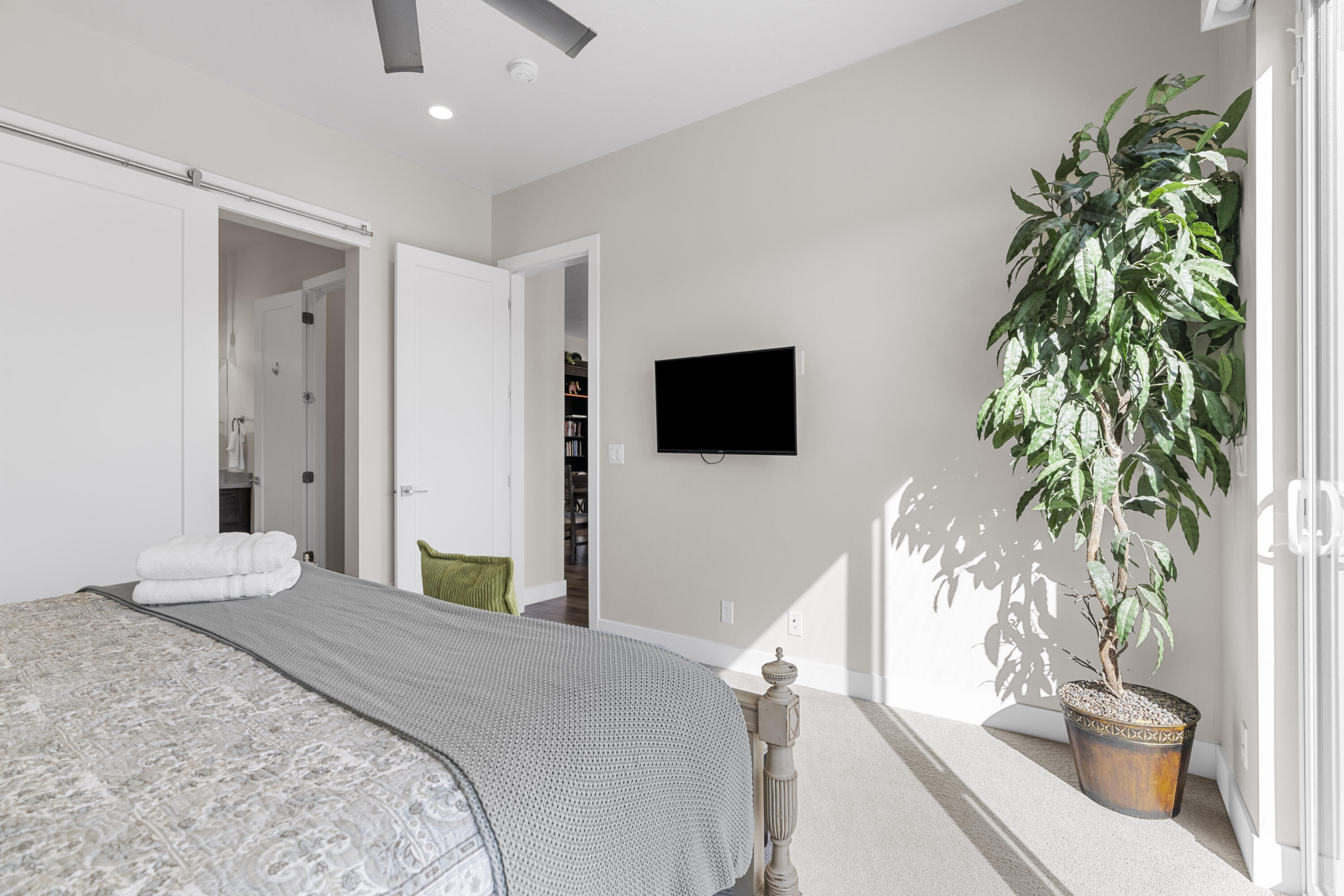 10 DIAGONAL CONDOS - Residential