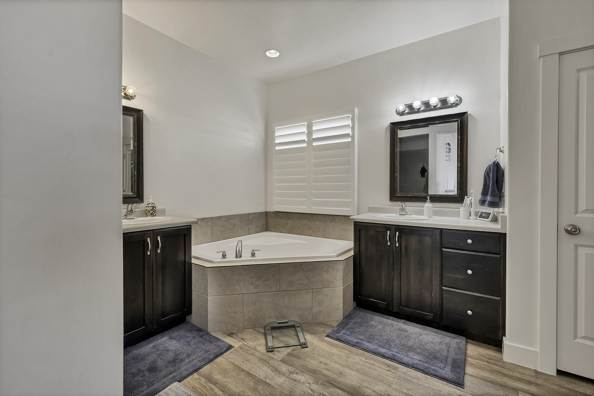 DESERT BLUFF AT DESERT CANYONS TOWNHOMES - Residential