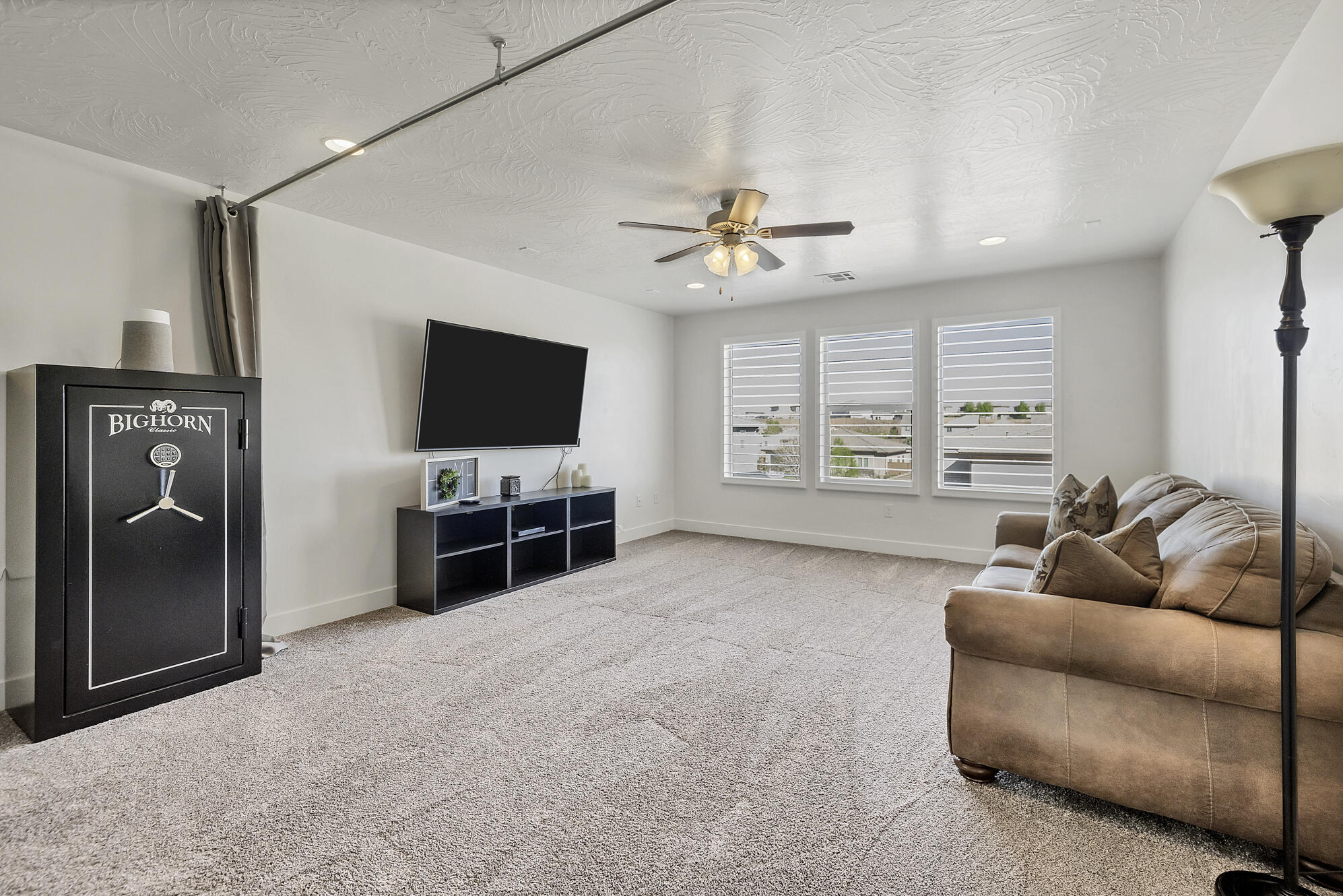 DESERT BLUFF AT DESERT CANYONS TOWNHOMES - Residential