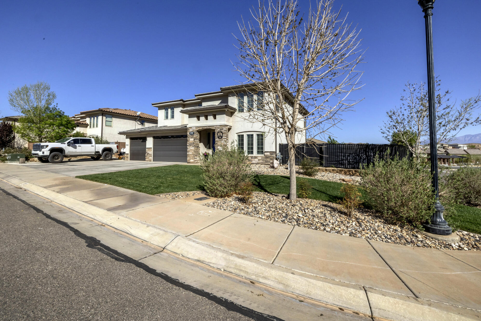 DESERT BLUFF AT DESERT CANYONS TOWNHOMES - Residential