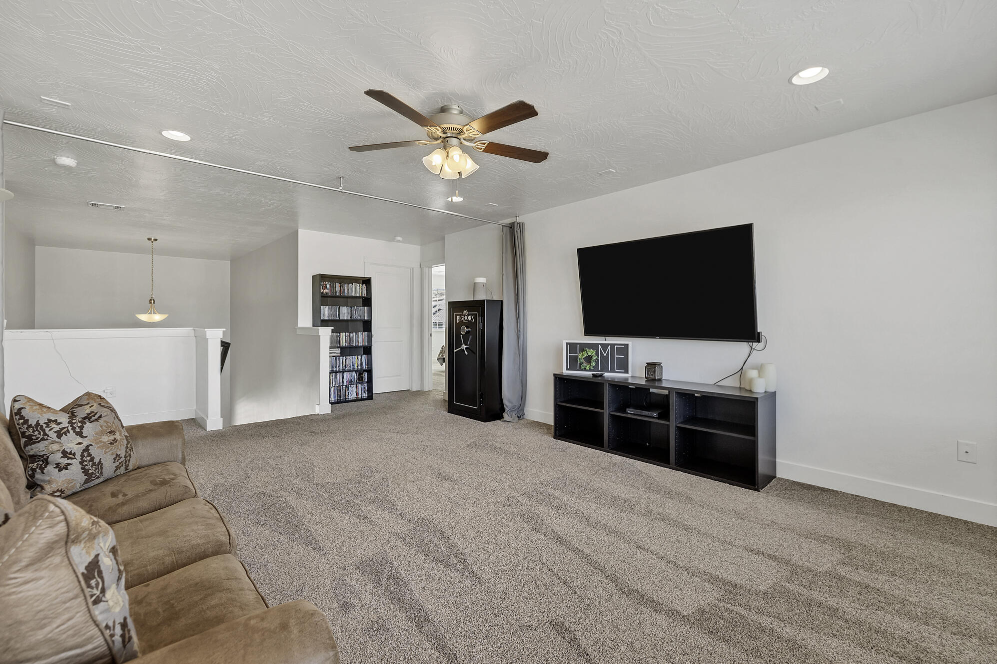 DESERT BLUFF AT DESERT CANYONS TOWNHOMES - Residential