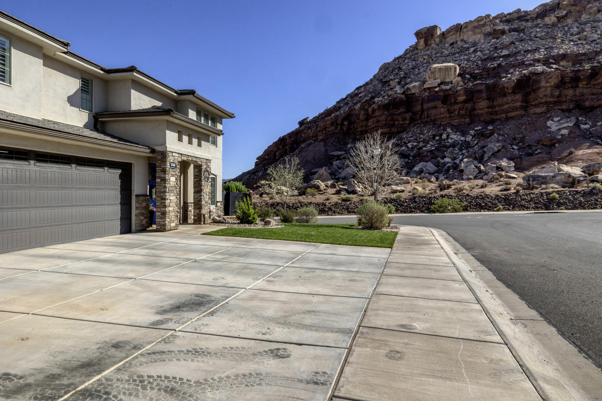DESERT BLUFF AT DESERT CANYONS TOWNHOMES - Residential