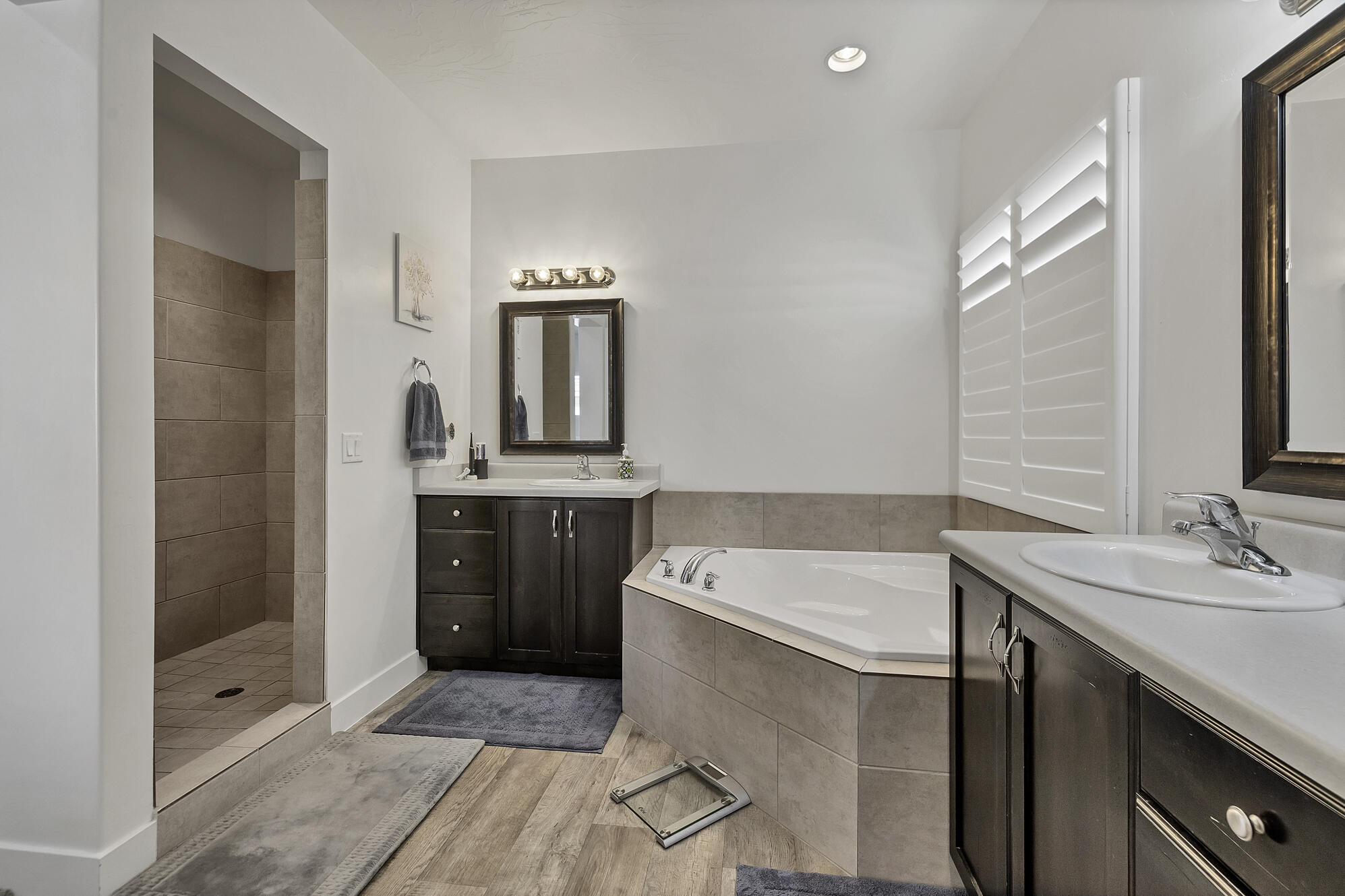 DESERT BLUFF AT DESERT CANYONS TOWNHOMES - Residential