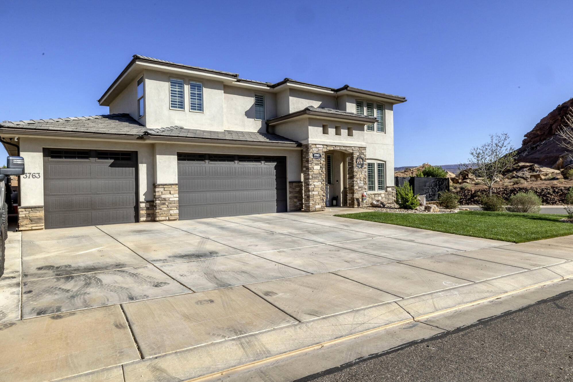 DESERT BLUFF AT DESERT CANYONS TOWNHOMES - Residential