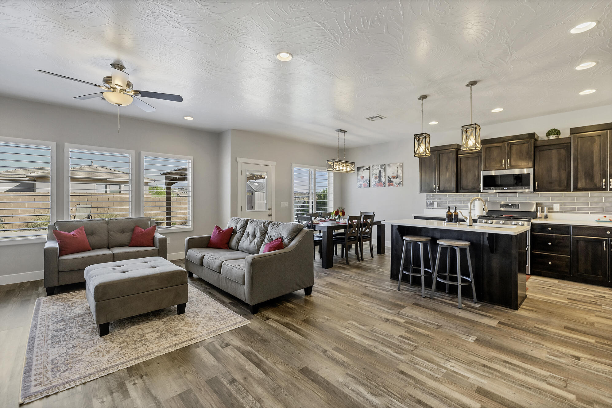 DESERT BLUFF AT DESERT CANYONS TOWNHOMES - Residential