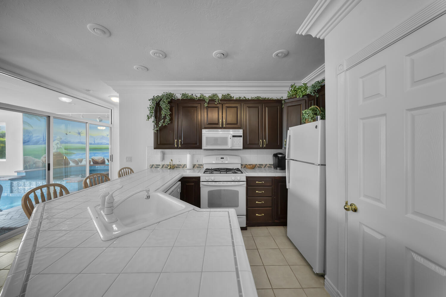 CRYSTAL LAKES TOWNHOMES - Residential