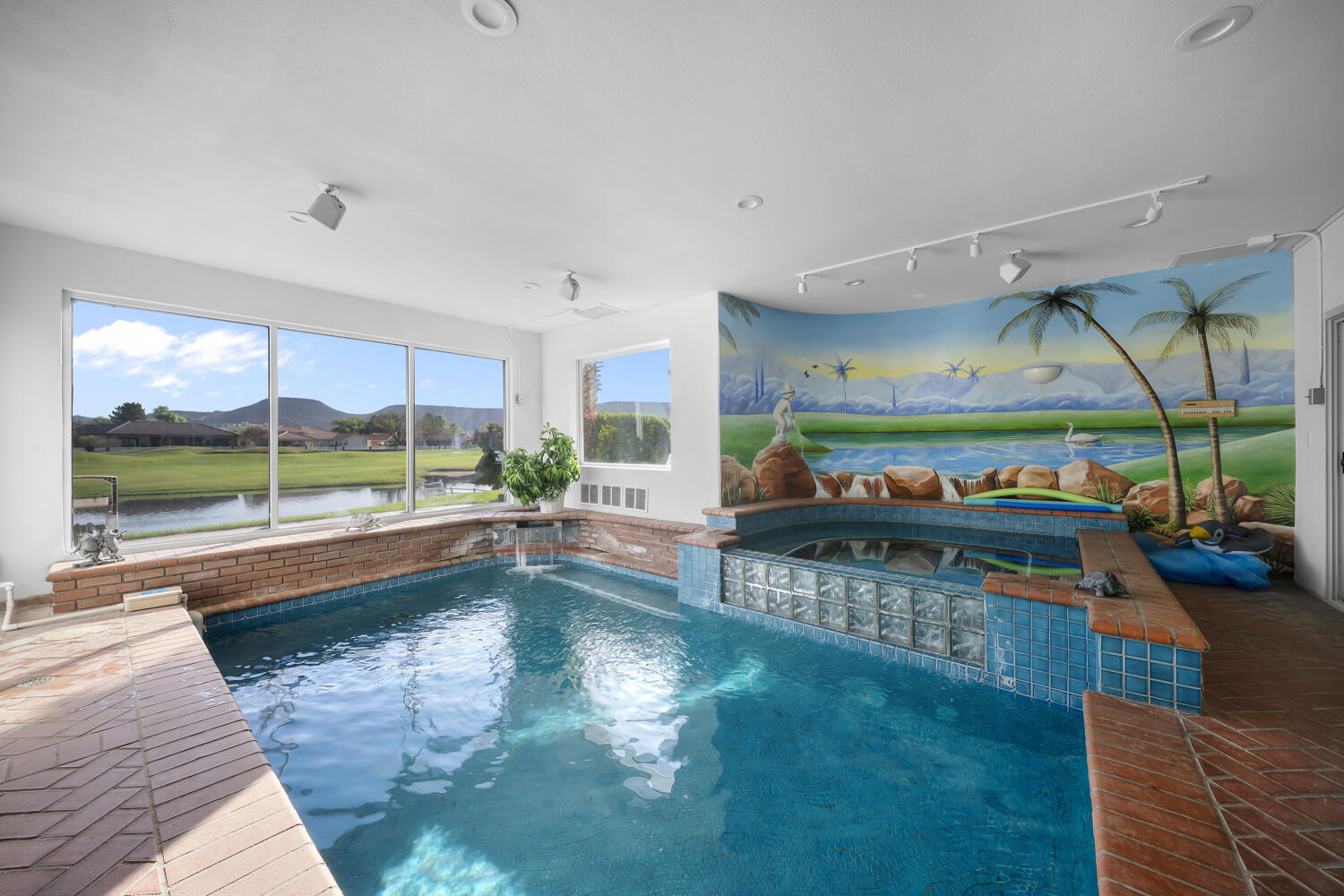 CRYSTAL LAKES TOWNHOMES - Residential