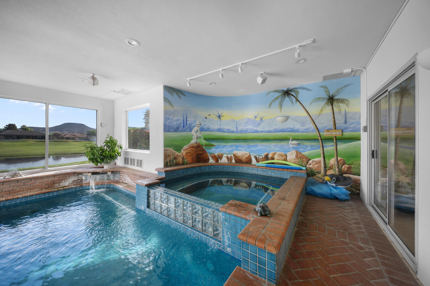 CRYSTAL LAKES TOWNHOMES - Residential