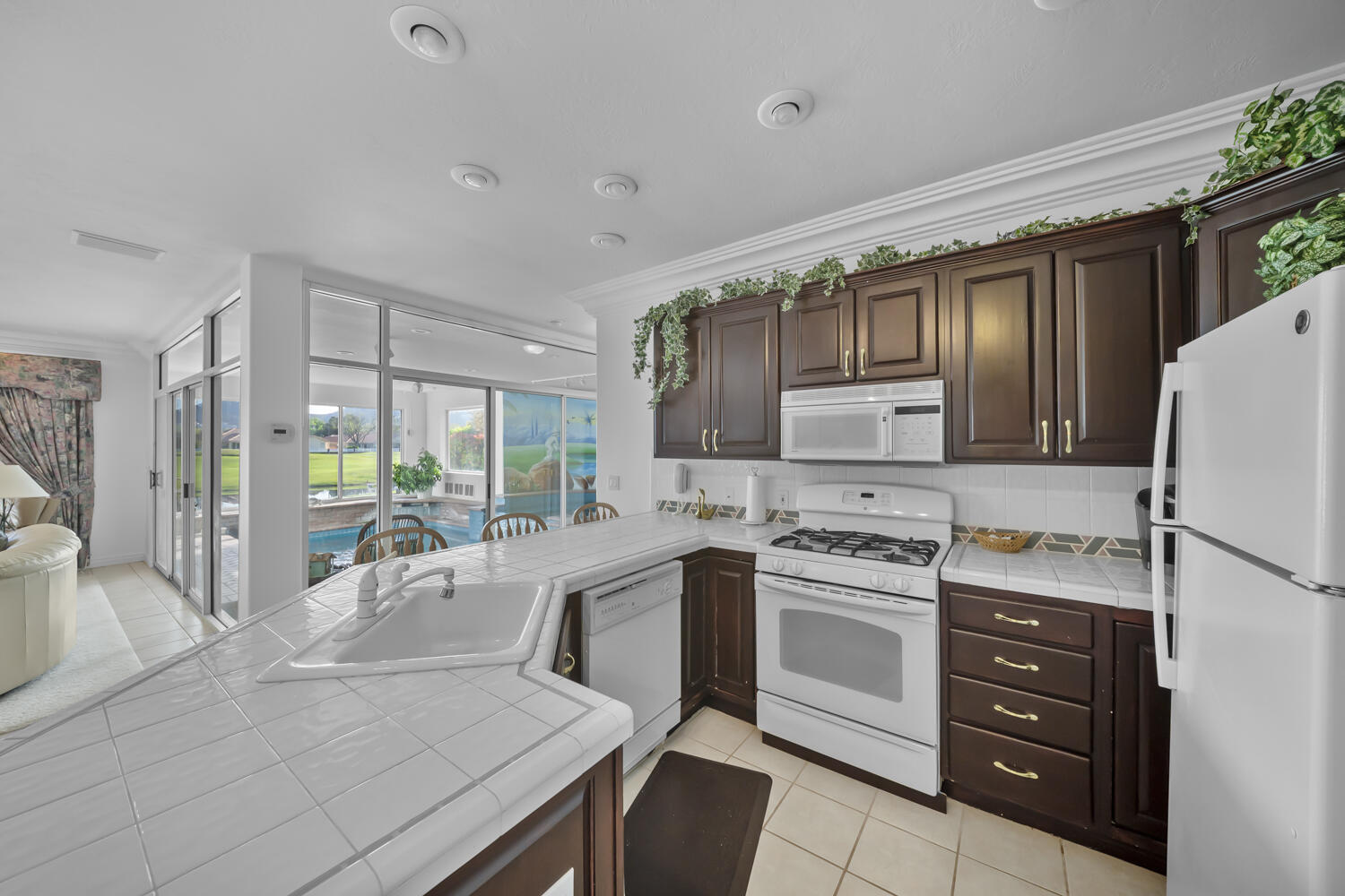 CRYSTAL LAKES TOWNHOMES - Residential